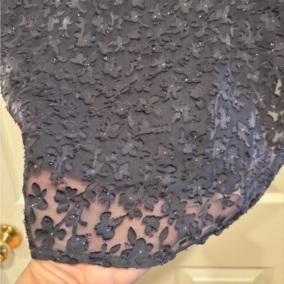 🌸BUY 3 for $15🌸
Lauren Conrad sparkly grey tank, size XL - Picture 4 of 5